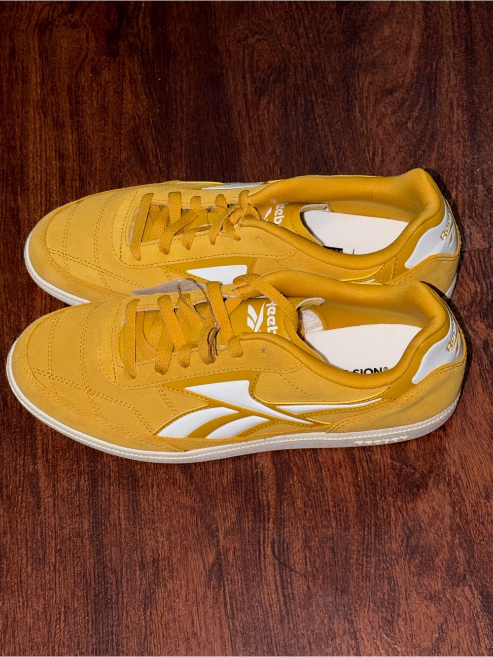 Reebok size 10.5 - Picture 4 of 11